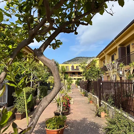 Mare House בית הארחה